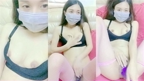 丰满大奶嫩妇粉色透明丝袜分开美腿自慰粉嫩美穴